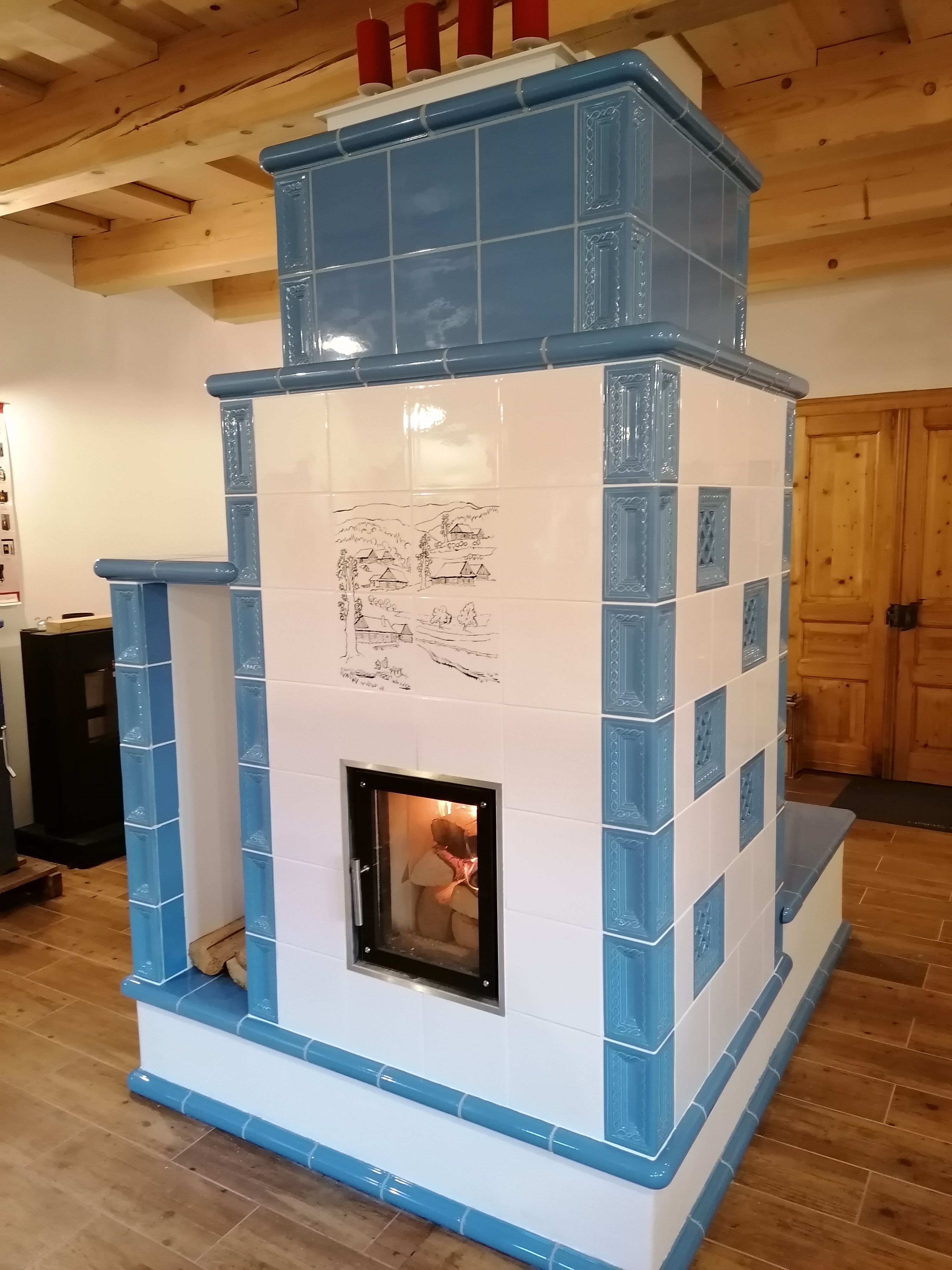 Těžká kachlová kamna s topnou lavicí